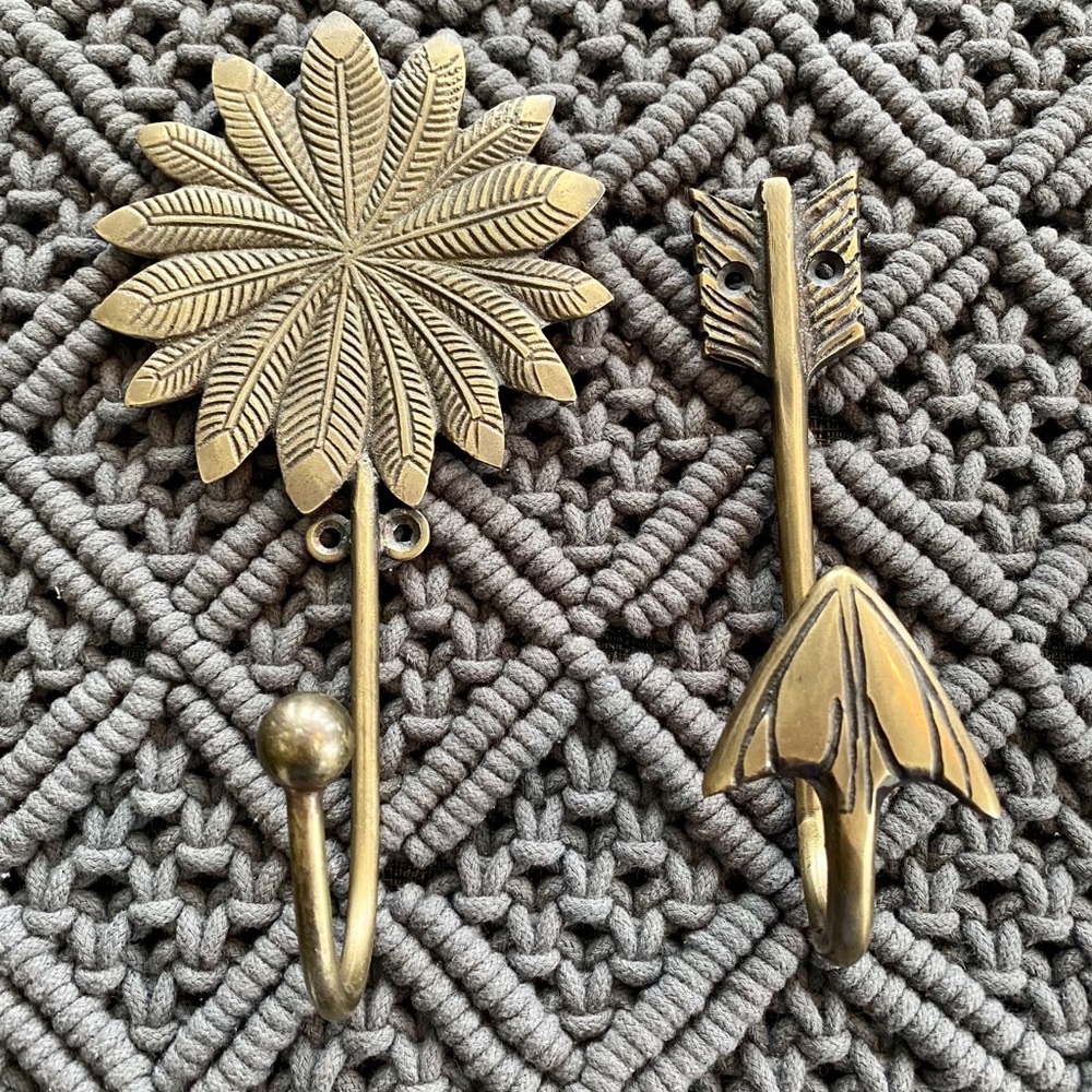 Anthropologie Arrow and Quill Hook Set